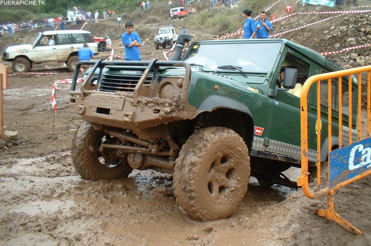 Land Rover Defender trial 4x4